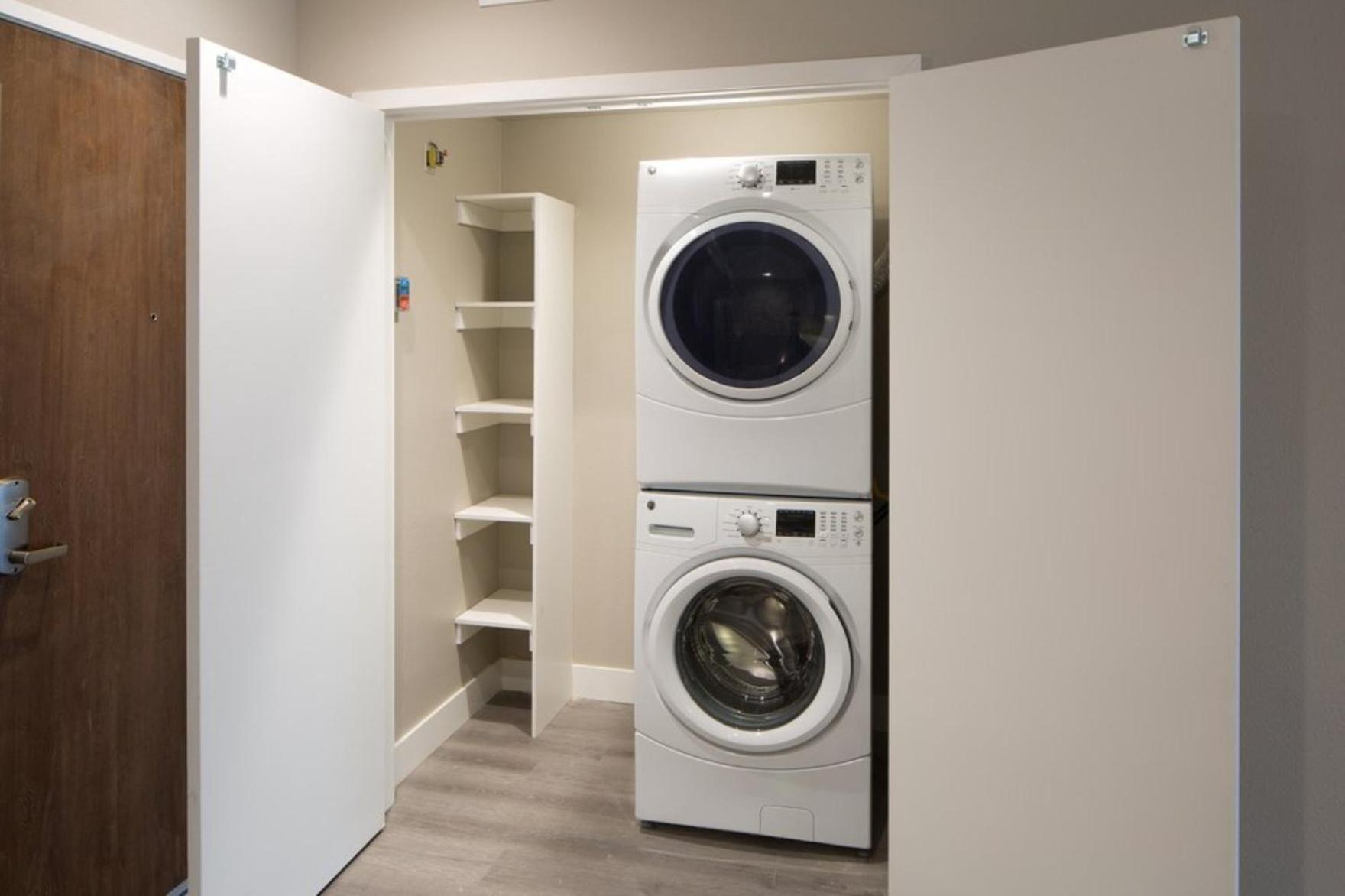 Apartment Hollywood Townhome, Amenities, 2 Free Parking Spaces! *
