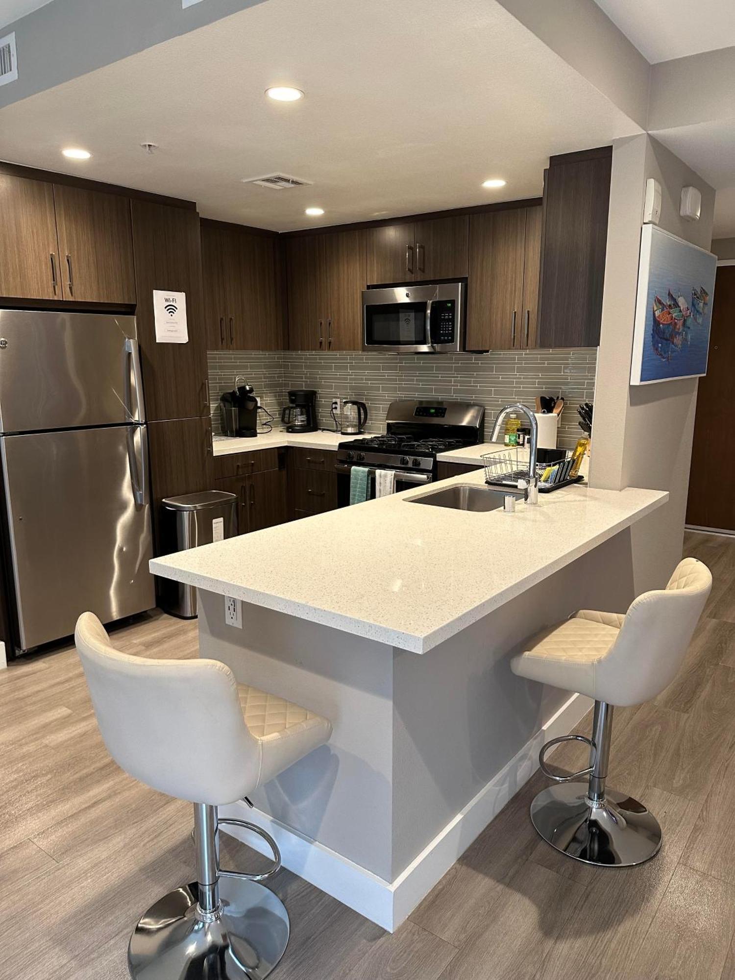 Hollywood Townhome, Amenities, 2 Free Parking Spaces! * Los Angeles